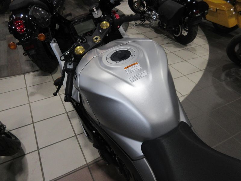 USED 2025 SUZUKI GSX-R1000 Image 13