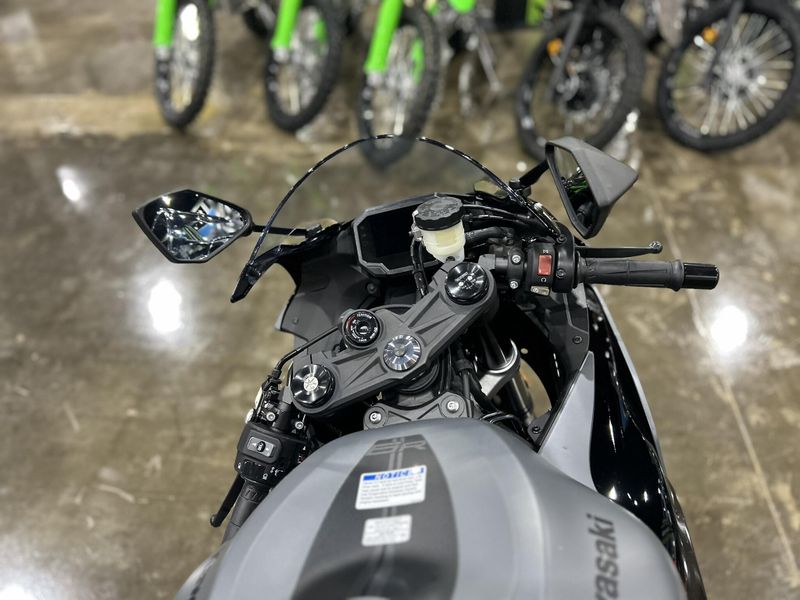 New 2026 Kawasaki NINJA ZX-6R Image 2