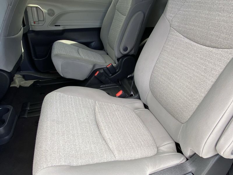 2024 Toyota Sienna LEImage 17