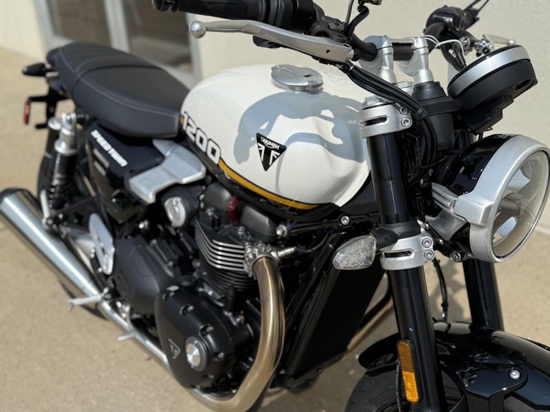 2025 Triumph SPEED TWIN 1200Image 7