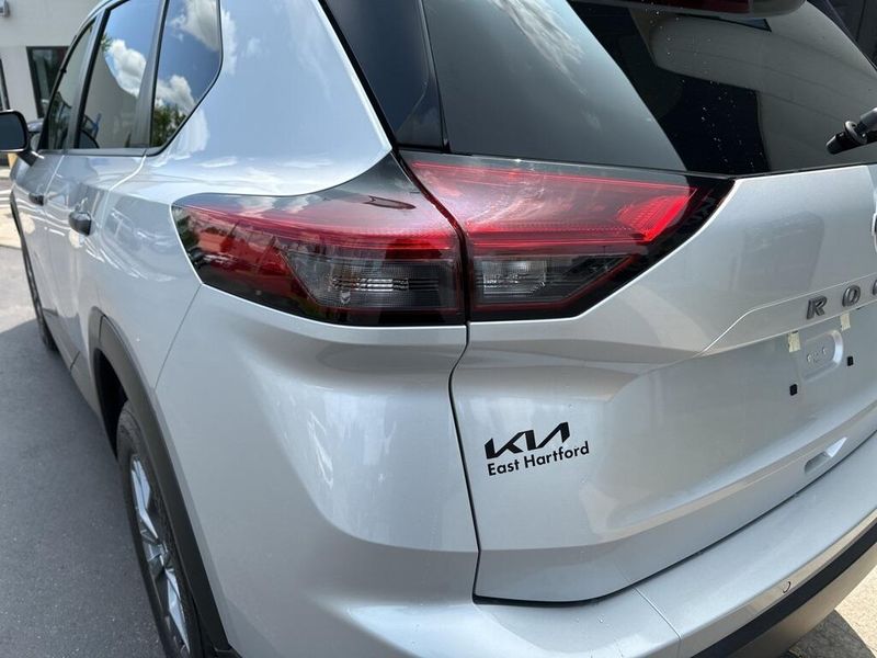 2024 Nissan Rogue SImage 9
