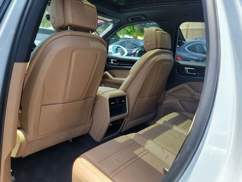 2021 Porsche Cayenne photo 7