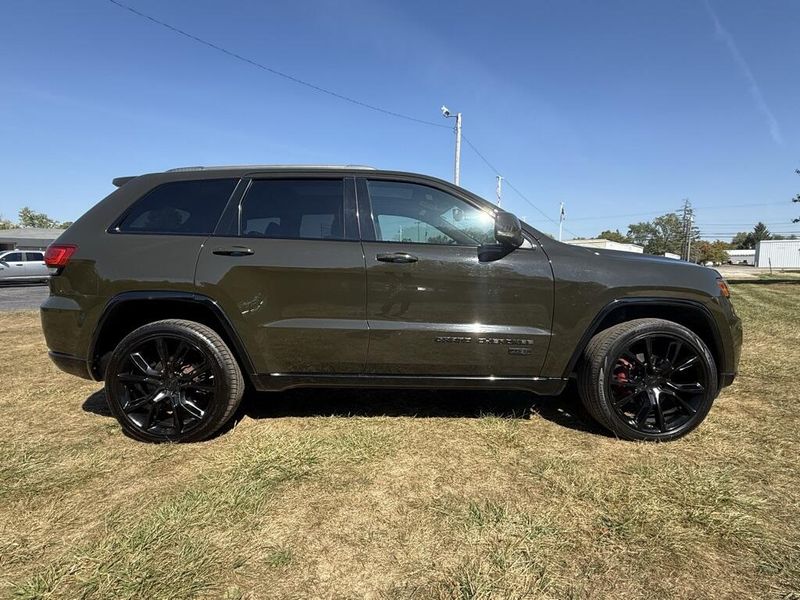 2016 Jeep Grand Cherokee Limited photo 2