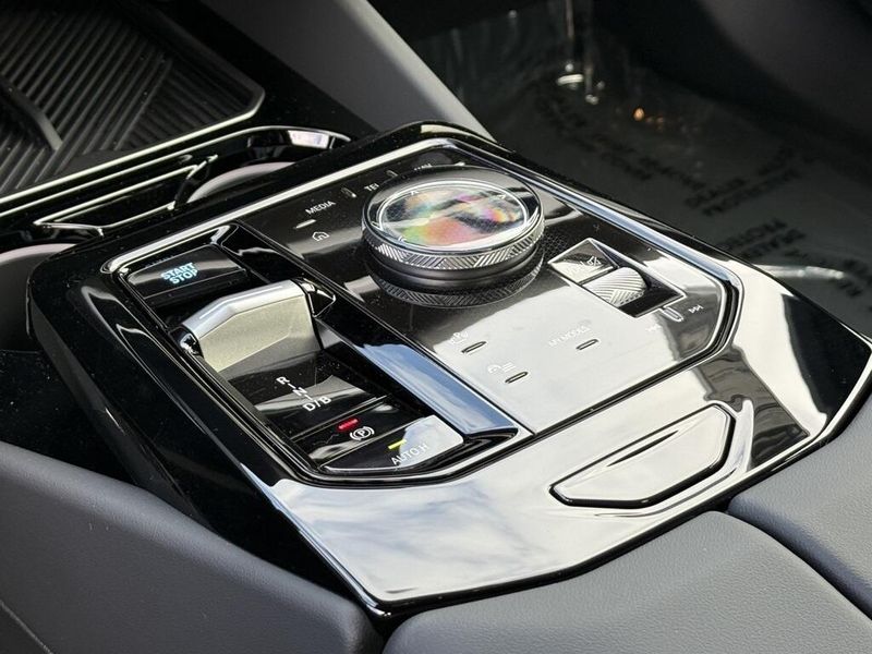 2025 BMW i5 eDrive40Image 25