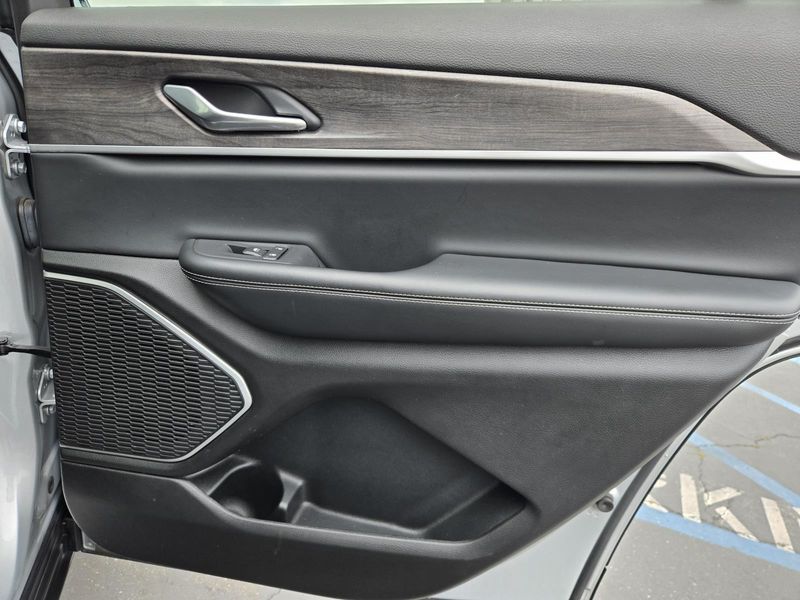 Used 2022 Jeep Grand Cherokee L Limited 4x2