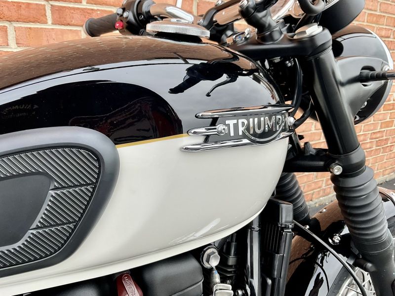 2023 Triumph Bonneville T120 Image 7