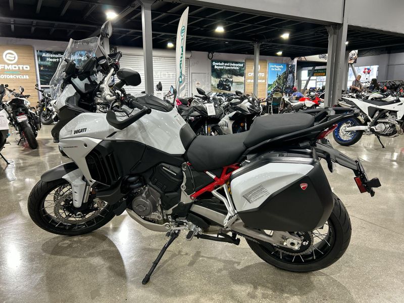 New 2024 Ducati MULTISTRADA V4 S TRAVEL & RADAR SPOKED WHEELS - DEMO Image 12
