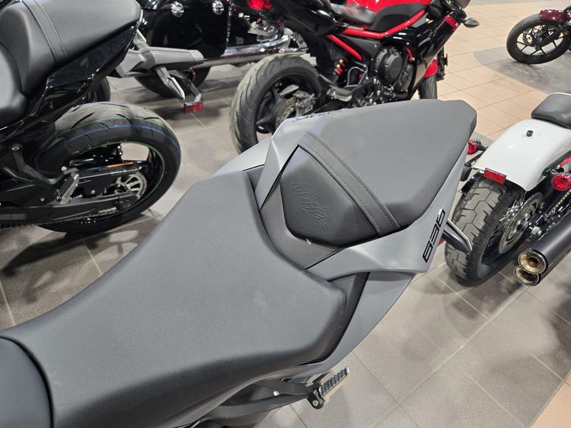 2025 Kawasaki NINJA ZX6R ABS METALLIC MATTE DARK GRAY AND EBONYImage 7