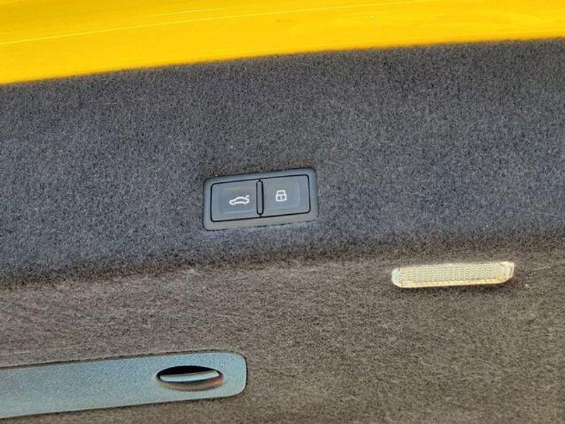 2019 Lamborghini Urus photo 9