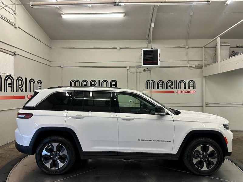2024 Jeep Cherokee Limited 4xe photo 2