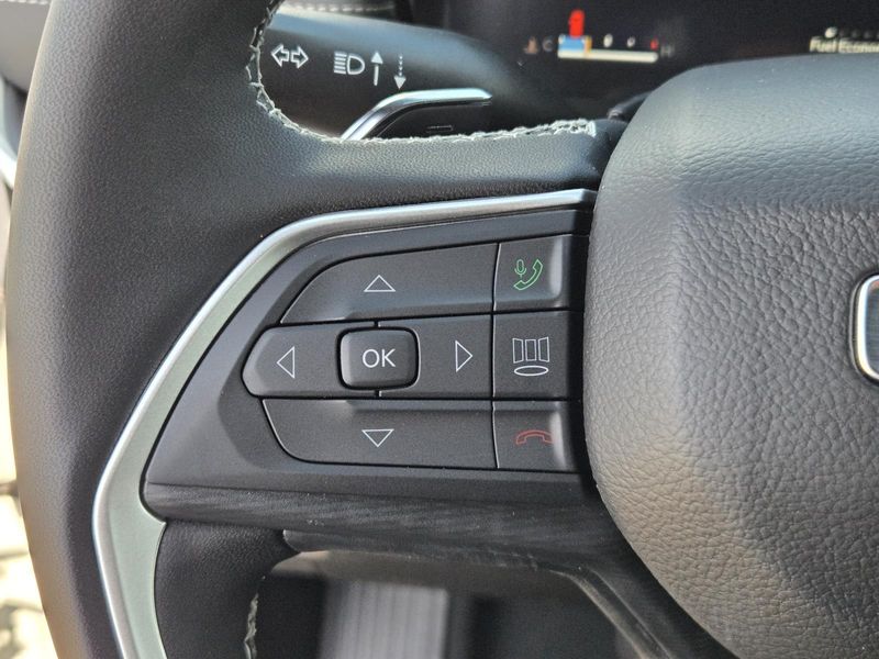 New 2026 Jeep Grand Cherokee Laredo X 4x2