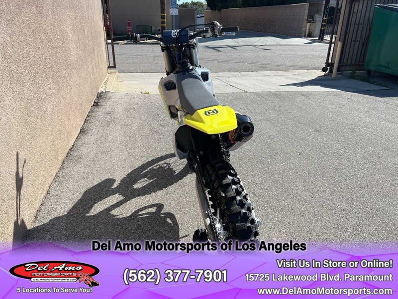 2024 HUSQVARNA FC 450  in a WHITE exterior color. Del Amo Motorsports of Los Angeles (562) 262-9181 delamomotorsports.com 