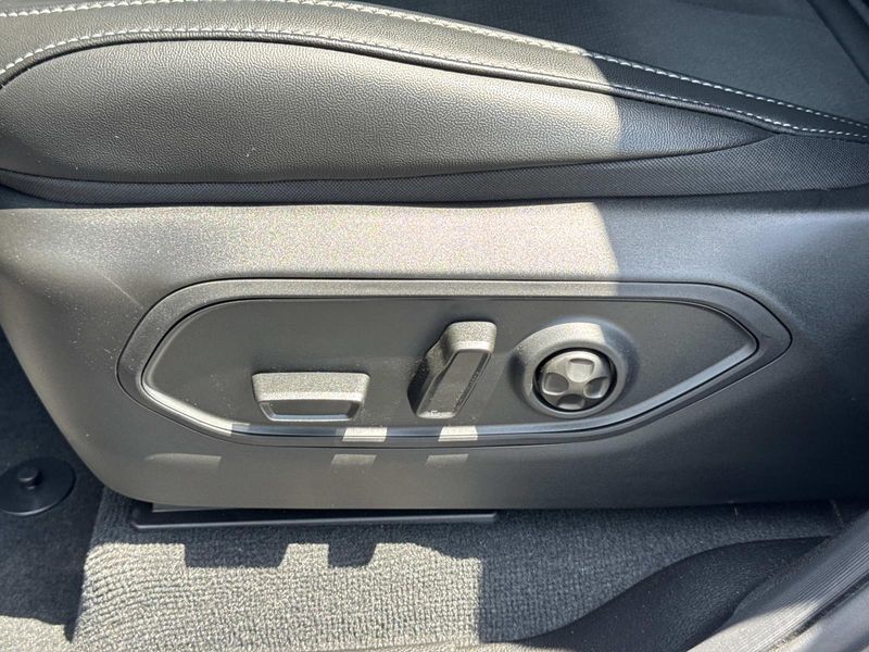 New 2026 Jeep Grand Cherokee L Laredo Altitude 4x2