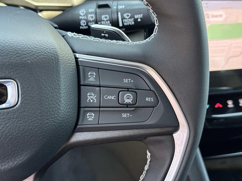 New 2026 Jeep Grand Cherokee L Laredo Altitude 4x2