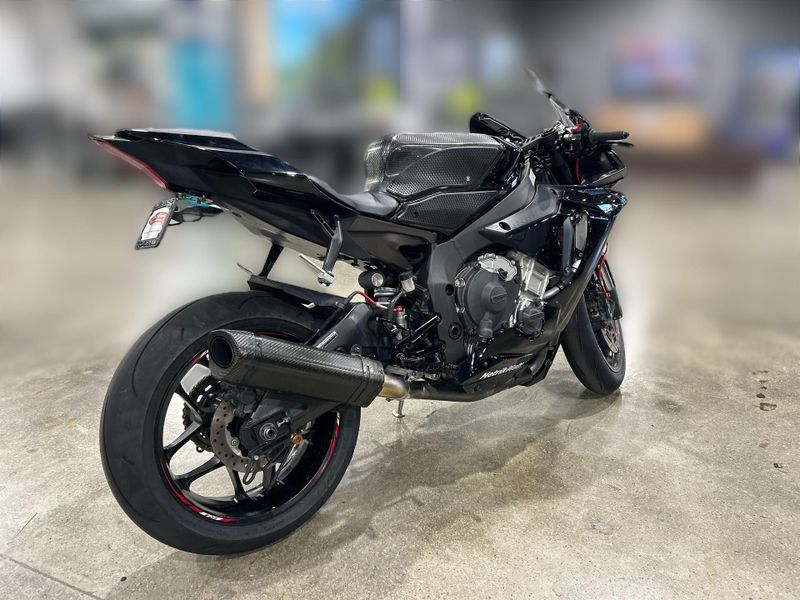 Used 2015 Yamaha YZF-R1 Image 14