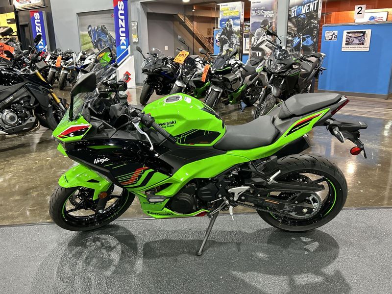 2024 Kawasaki NINJA 500 KRT EDITION SE ABS  in a LIME GREEN/EBONY exterior color. Del Amo Motorsports of Redondo Beach (424) 390-7811 delamomotorsports.com 