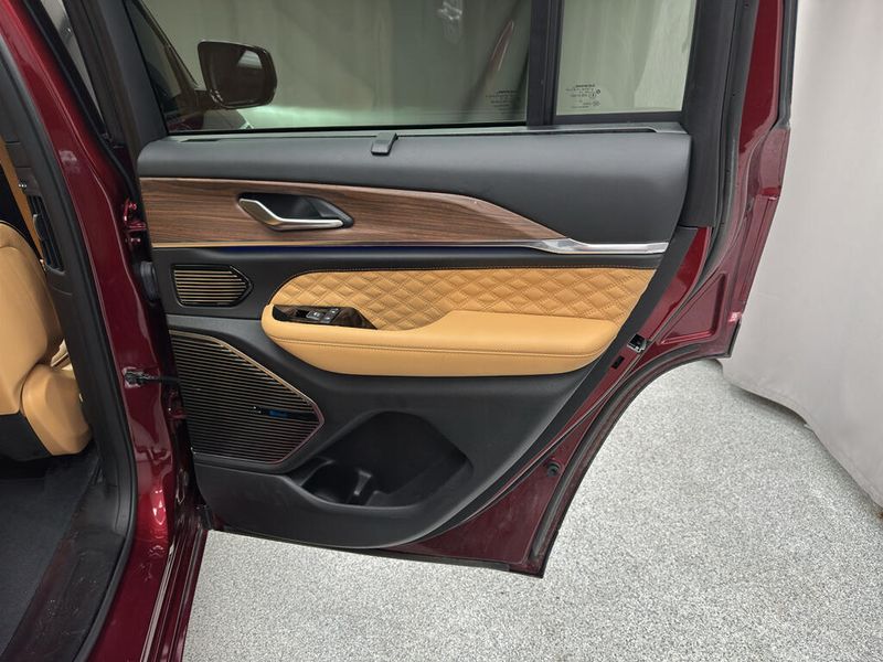 Used 2023 Jeep Grand Cherokee SummitImage 15
