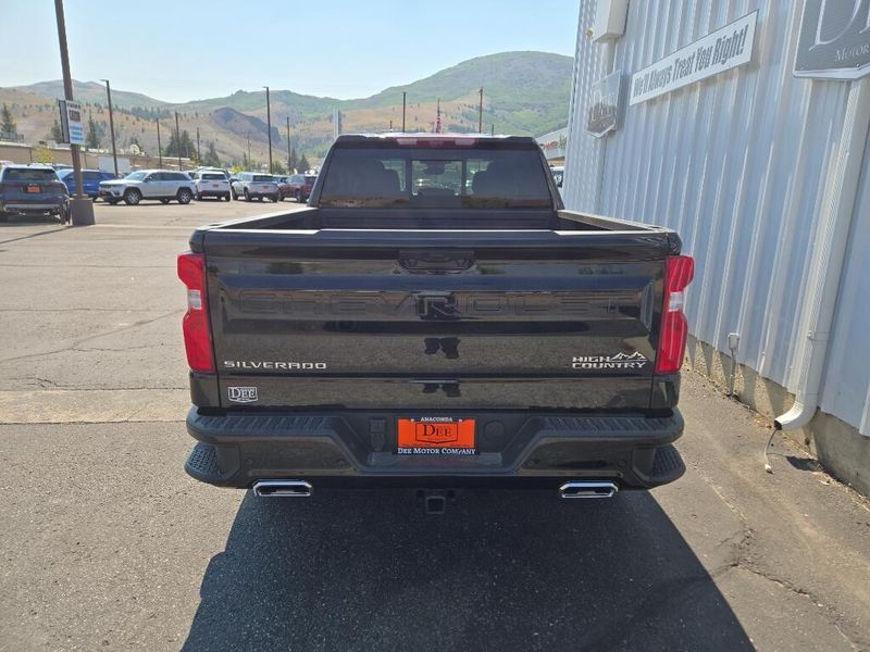 2025 Chevrolet Silverado High Country photo 2