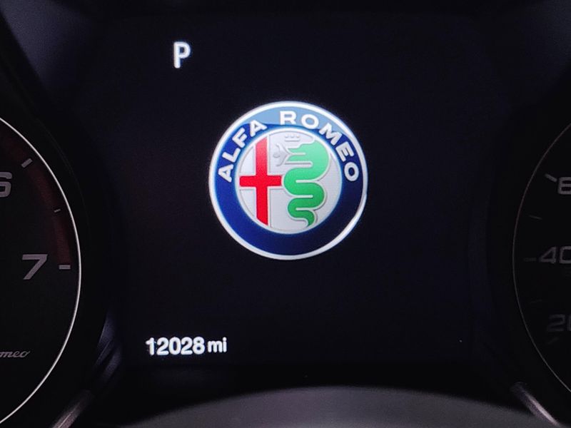 Used 2023 Alfa Romeo Giulia Lusso AWD w/Activ AsstImage 32