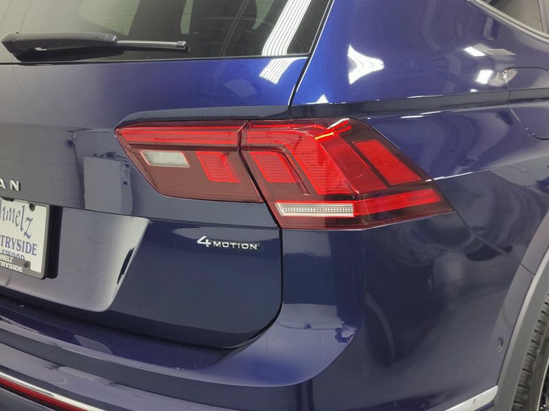 Used 2024 Volkswagen Tiguan AWD SEL R-Line w/Sunroof/NavImage 5