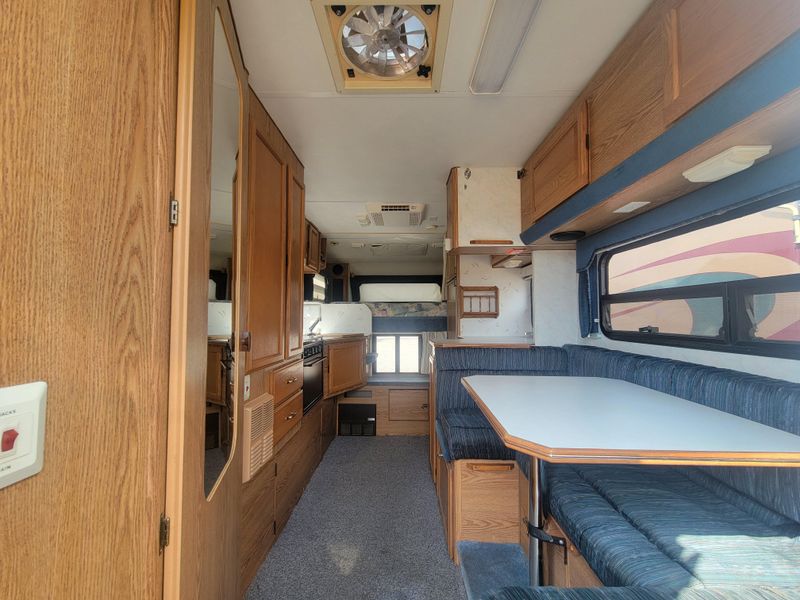 Used 1997 LANCE SQUIRE 9500 Image 6