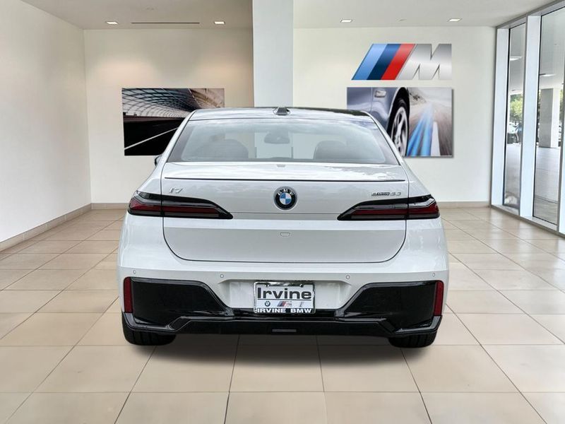 2025 BMW i7 eDrive50Image 7
