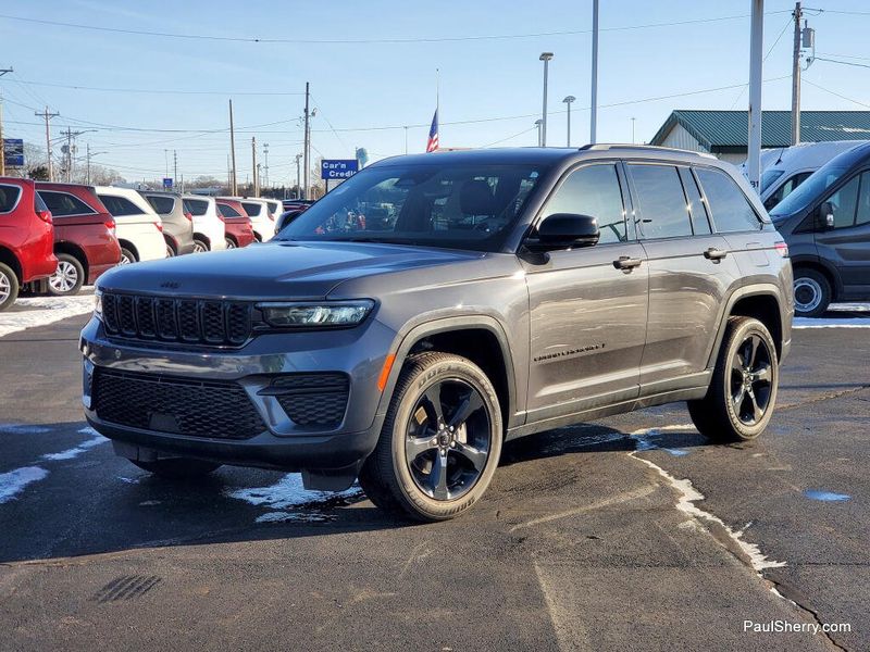 Used 2022 Jeep Grand Cherokee Altitude