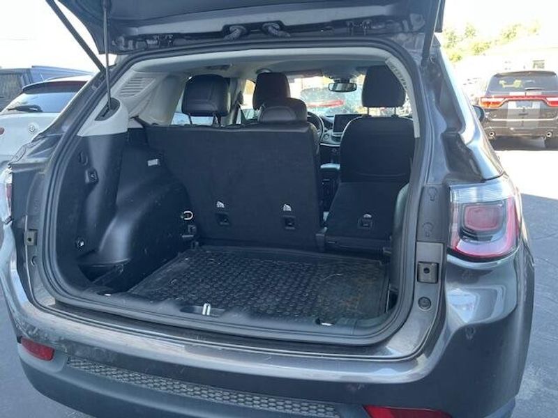 Used 2022 Jeep Compass Image 4