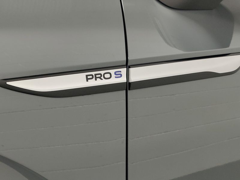 Used 2025 Volkswagen ID.4 Pro S Long Range w/Glass RoofImage 6