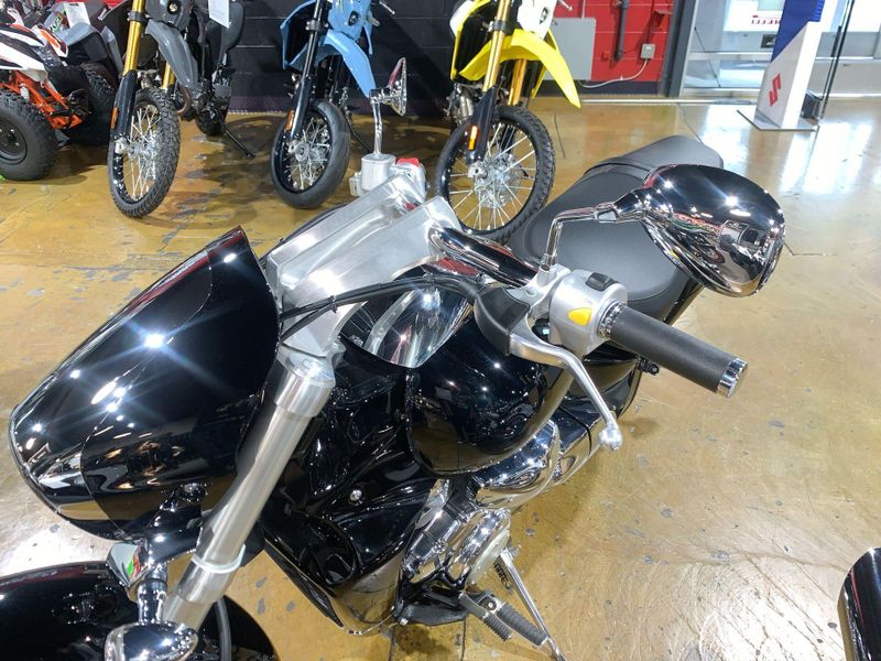 New 2025 Suzuki BOULEVARD M109R Image 16