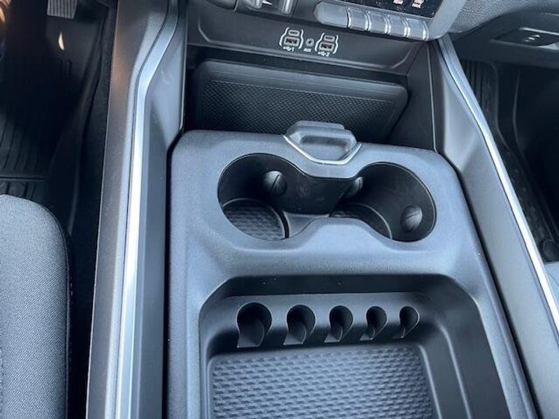 2025 RAM 1500 Big Horn Crew Cab 4x4 5
