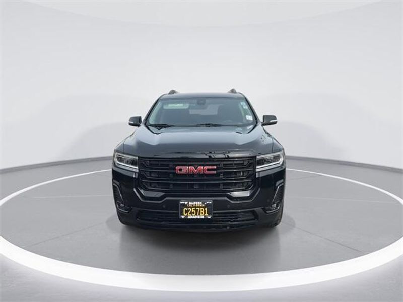 Used 2022 GMC Acadia SLTImage 3