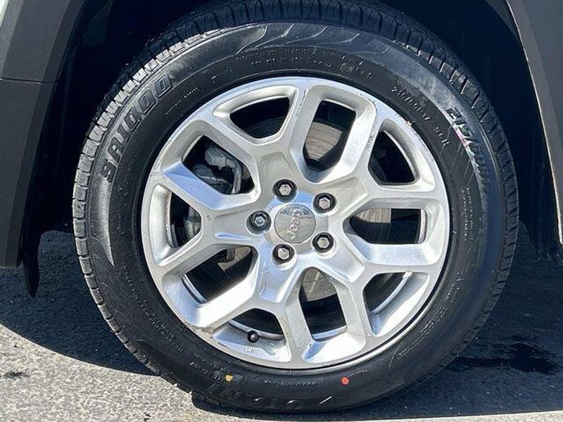 Used 2018 Jeep Renegade LatitudeImage 10