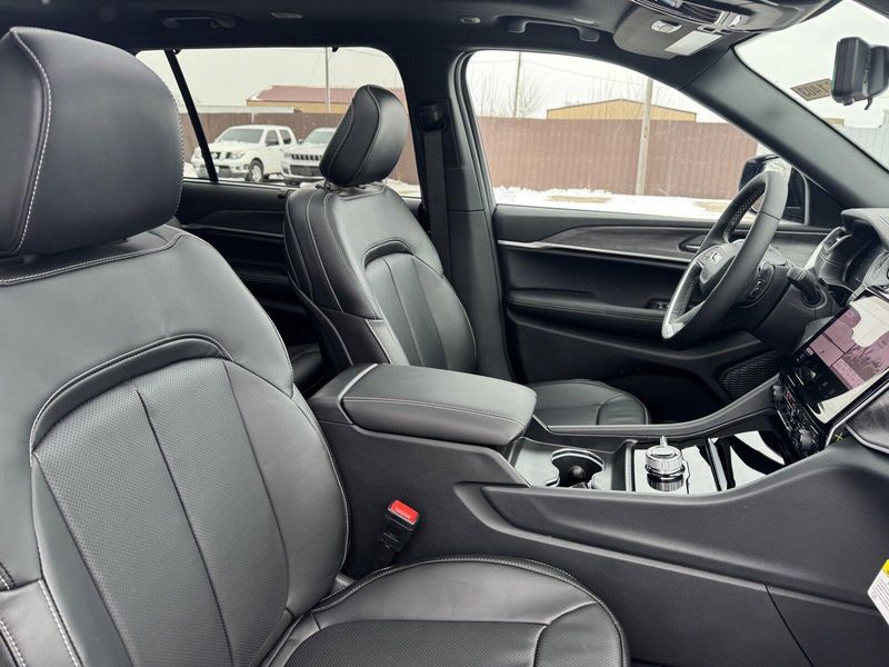 2025 Jeep Grand Cherokee L LimitedImage 17