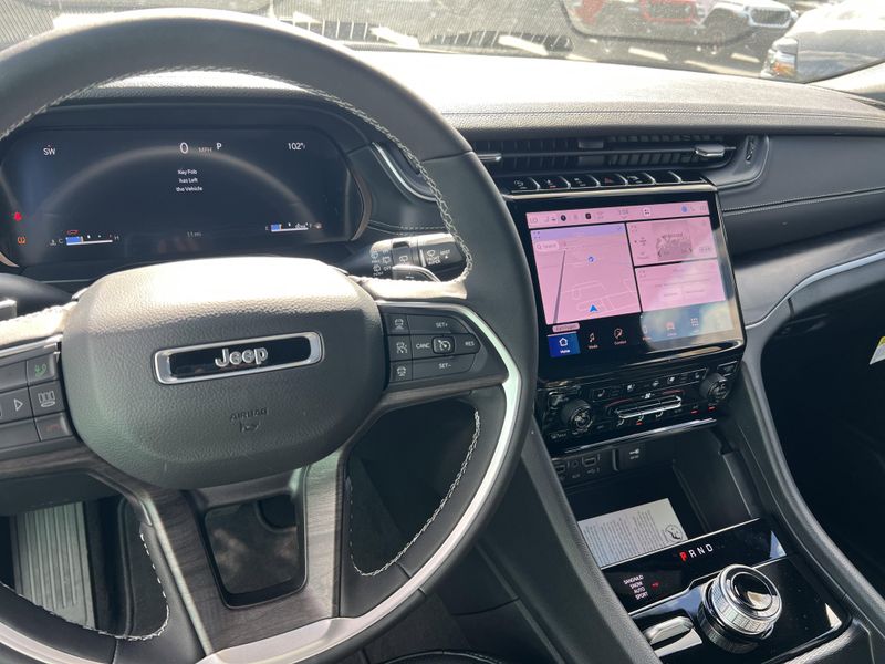 New 2025 Jeep Grand Cherokee L Limited 4x4Image 19