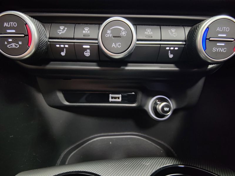 2024 Alfa Romeo Giulia Veloce Premium Q4 AWD w/Sunroof/NavImage 23