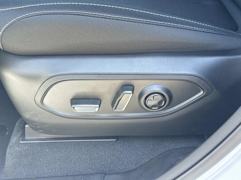 New 2026 Jeep Grand Cherokee Laredo X 4x2