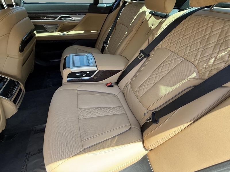 2022 BMW 7 Series 740iImage 29