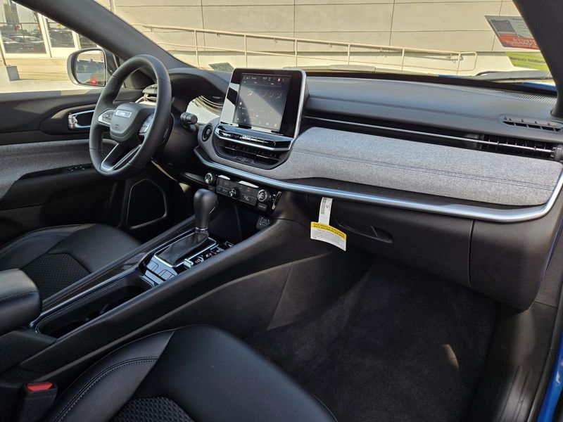 Used 2025 Jeep Compass Latitude 4x4