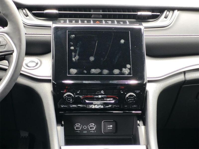 2025 Jeep Grand Cherokee LaredoImage 32