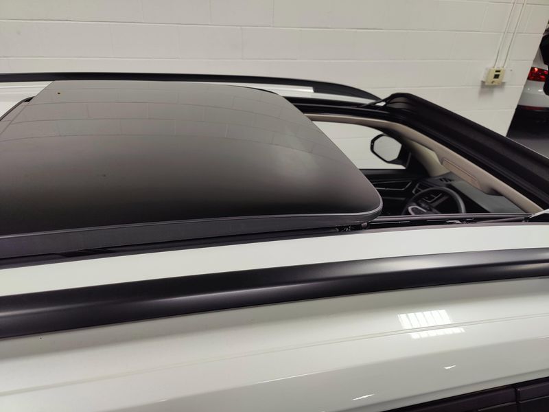 Used 2024 Volkswagen Atlas AWD Peak Edition SEL w/Sunroof/NavImage 7