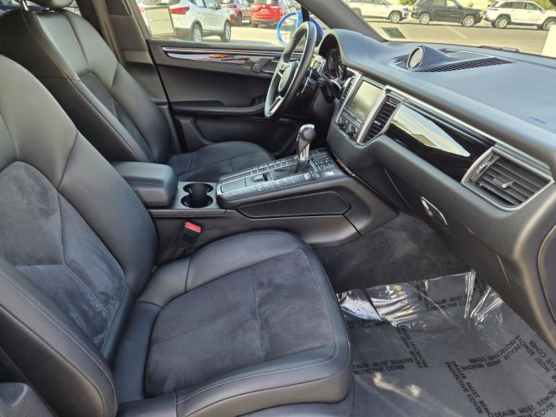 2016 Porsche Macan S photo 26
