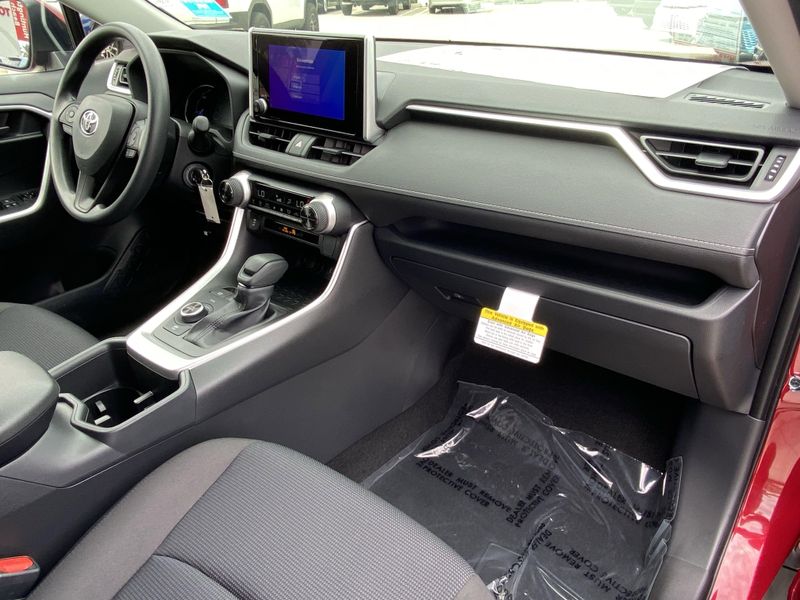 2025 Toyota RAV4 Hybrid LEImage 9