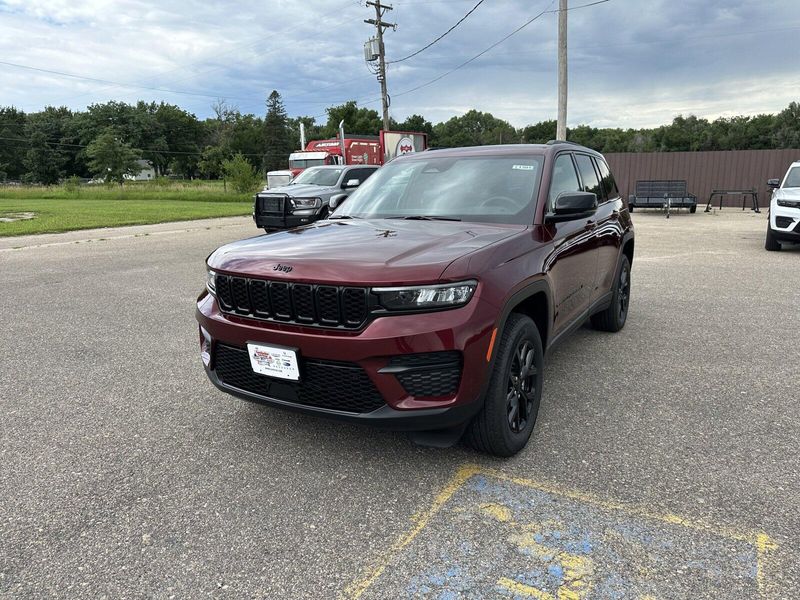 2024 Jeep Grand Cherokee Altitude X 4x4Image 4