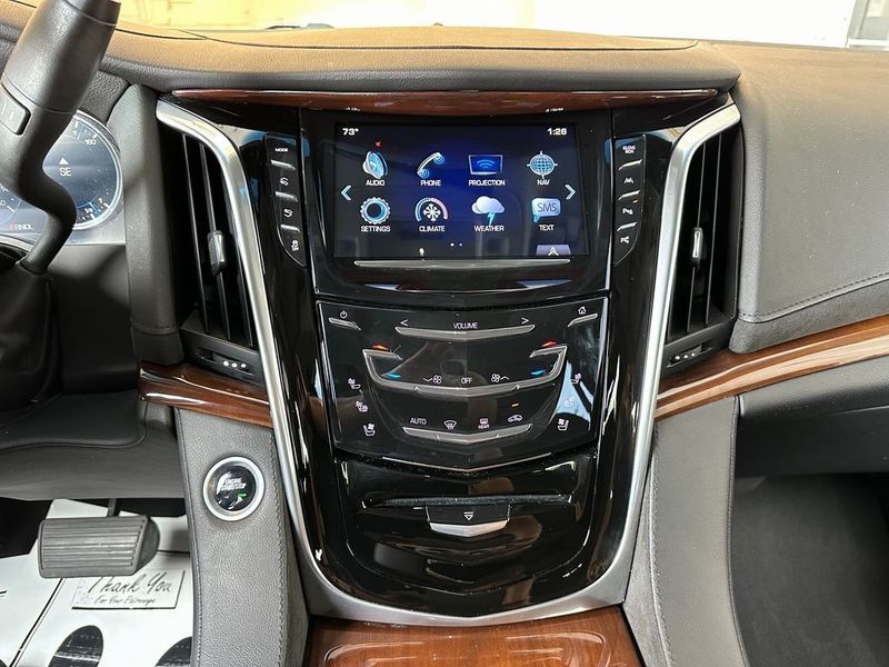 2019 Cadillac Escalade LuxuryImage 9