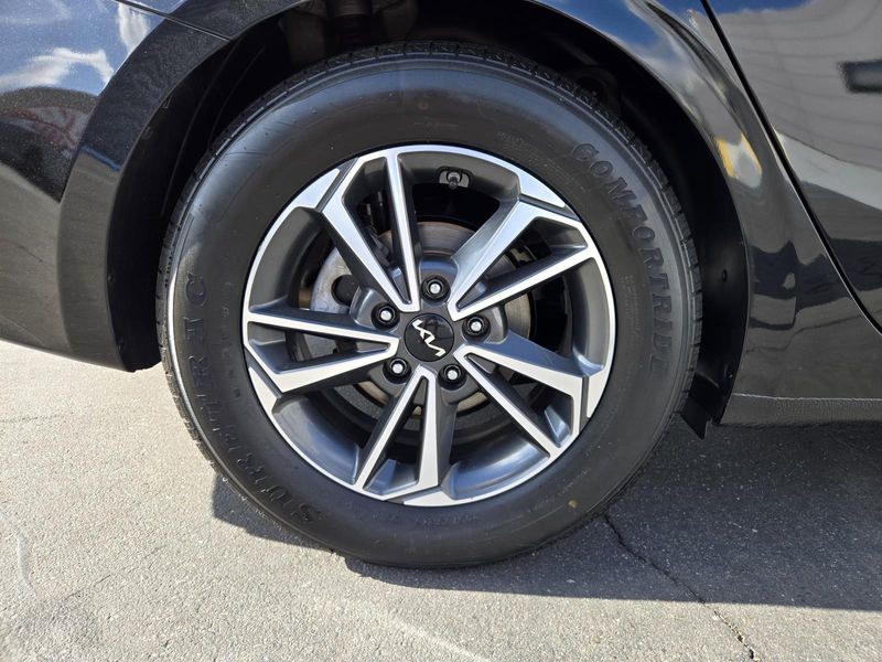 2022 Kia Forte LXS photo 30
