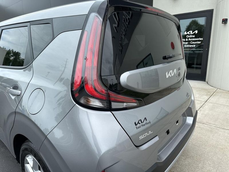 2023 Kia Soul LXImage 9