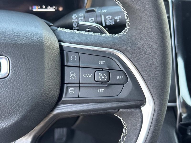New 2026 Jeep Grand Cherokee L Laredo 4x2