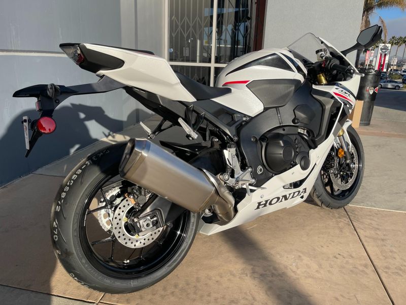 New 2025 Honda CBR1000RR Image 24