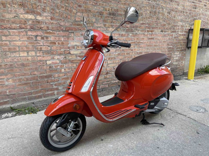 2023 Vespa Primavera 150 in a Orange exterior color. Motoworks Chicago 312-738-4269 motoworkschicago.com 